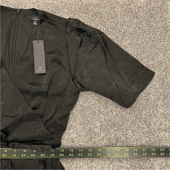 LULUS Women's Black Midi Dress Wrapped Up Satin Flutter Sleeve Black Size XS NWT - Picture 11 of 16